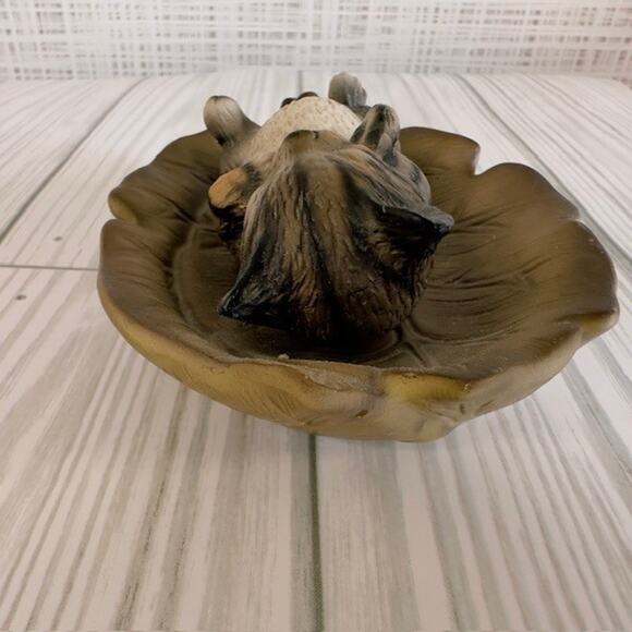 Global Art Harvey Knox Kingdom Cat Sleeping in Leaf E172A85 Japan 1983 VTG - Picture 8 of 15